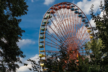 Altes Riesenrad in einem Freizeitpark in Berlin- Detailaufnahme