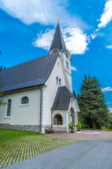 Fototapeta na wymiar Schneerosenkirche in Hermagor in Kärnten Österreich