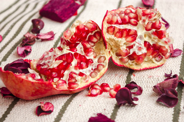 Fototapeta na wymiar pomegranate fruit