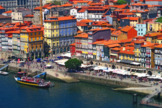 Panorámica de la Ribeira de Porto, Portugal, desde Vila Nova de Gaia. Efecto maqueta