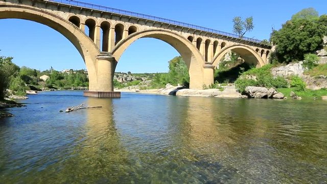 La rivi&egrave;re Gard &agrave; Collias