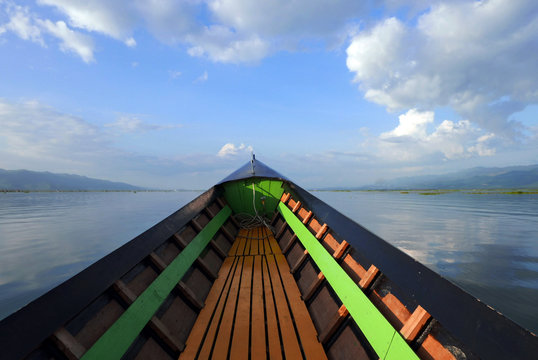 Navigation sur le lac Inle, Myanmar.