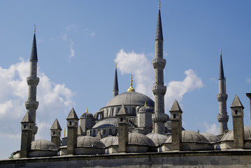 Fototapeta na wymiar ISTANBUL, TR - CIRCA AUGUST 2009 - View of Istanbul, Blue Mosque