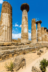 Obraz premium Ancient Greek Temple of Heracles in Agrigento, Sicily, built in the archaic Doric style, dated back to the 6th century BC.