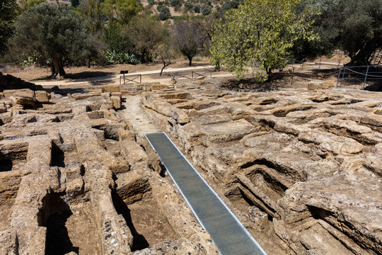 Early-Christian Necropolis in the Valley of Temples
