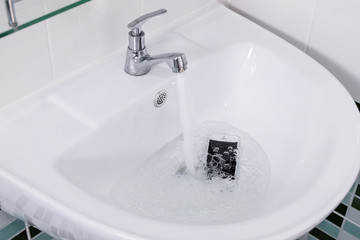 phone fell.The phone fell into the basin