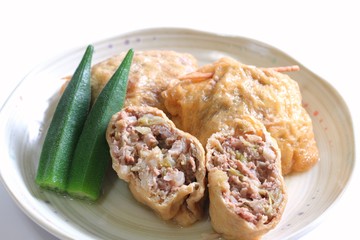 たっぷりキャベツと挽肉の巾着コンソメスープ煮