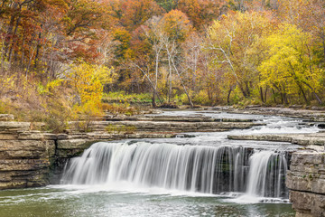 Fototapeta premium Autumn Indiana Waterfall - Lower Cataract Falls, Owen County
