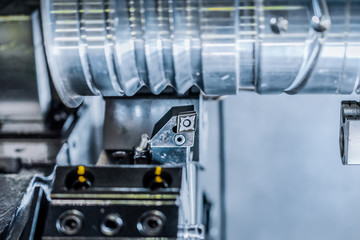 Cutters for metal and drill set the CNC machine tool magazine.