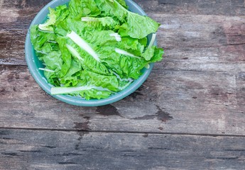 Chinese cabbage organic vegetables  Soak and wash on the wooden