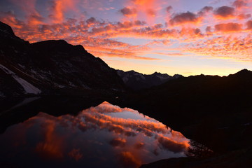 lac de vens au cr&eacute;puscule