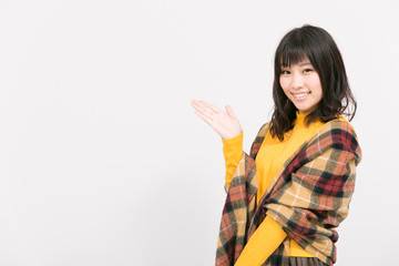 ポーズをとる女性