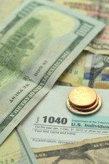 amerykański formularz podatkowy i banknoty - obrazy, fototapety, plakaty