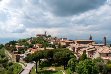 Fototapeta na wymiar Montalcino Stadt des Brunello