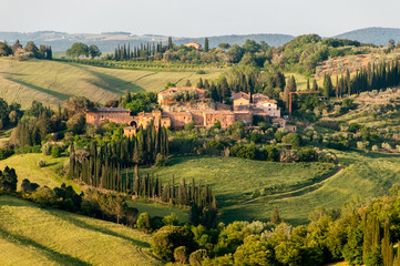 Fototapeta na wymiar Dorf in der Toskana Monterongriffoli