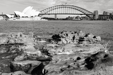 Naklejka premium Sunrise over the Sydney Harbour Bridge and the Opera House Sydne