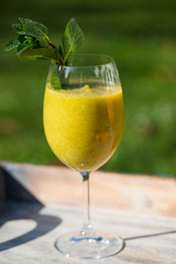 Smoothie mit Sellerie und Limes