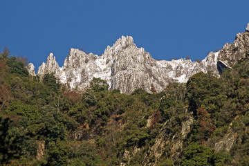 Fototapeta na wymiar mountains in apuans chain