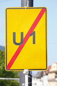 Verkehrsschild Umleitung aufgehoben