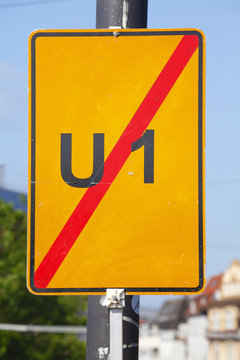 Verkehrsschild Umleitung aufgehoben