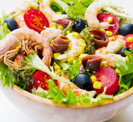 Prawn salad with tomatoes and blsck olives