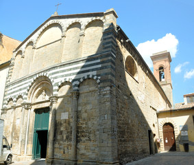 Fachada principal Iglesia Volterra