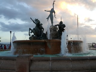 Fototapeta na wymiar Fountain in Old San Juan