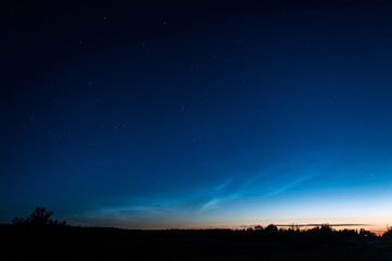 Obraz na płótnie Canvas Серебристые облака перед рассветом