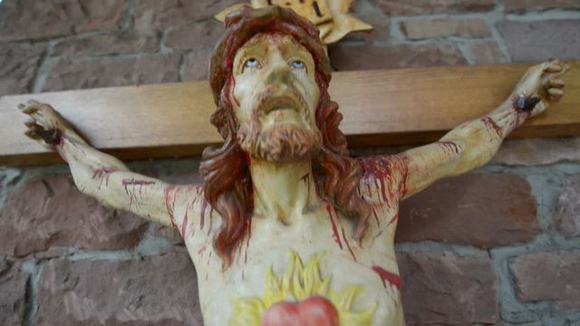 10896 very bloody scary jesus on the cross
