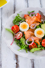 Smoked salmon salad with greens