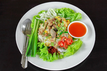 delicious Thai noodle shrimp with fry oyster shell, which is the