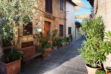 Fototapeta na wymiar Old alley in a beautiful medieval town, Sarteano in Tuscany, Ita