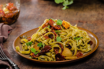 Pasta with sun dried tomatoes