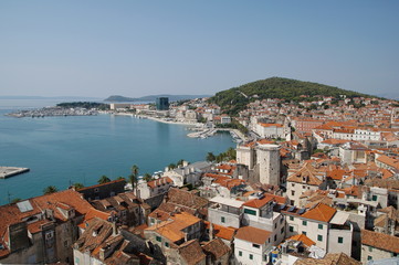 Ausblick von der Kirchturmspitze auf den Hafen in Split