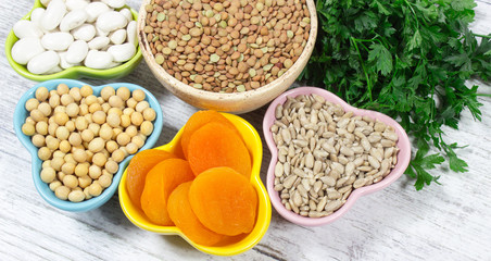 Vegetable products containing iron (ferrum).