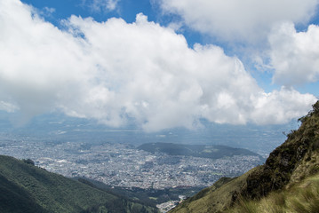 Blick vom Pichincha auf Quito; Ecuador