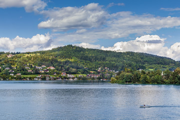 Fototapeta na wymiar View of the Worthersee lake, Carinthia, Austria
