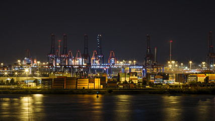 Fototapeta na wymiar Hafen im Abendlicht