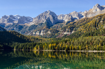 Fototapeta premium Autumn lake