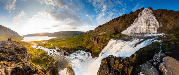 Obraz premium Duży wodospad Dynjandi w Islandii
