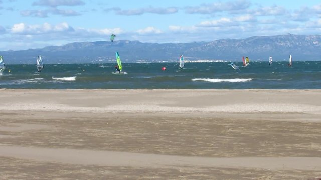 Windsurfistas y Kitesurfistas / Windsurfers and Kitesurfers