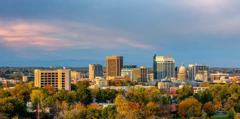 Fototapeta na wymiar Beautiful little town of Boise Skyline in fall