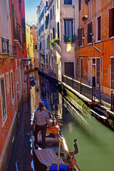 Fototapeta na wymiar romantic canals of old Venice