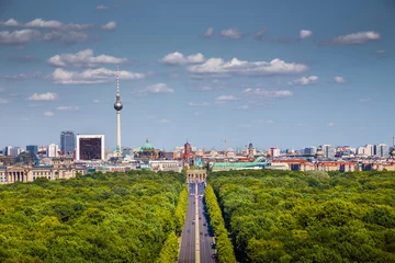 Foto op Plexiglas De horizon van Berlijn met Tiergarten-park in de zomer, Duitsland © JFL Photography