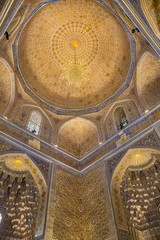 Fototapeta na wymiar Interior of mausoleum Guri Amir