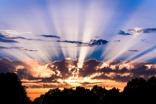 coucher de soleil explosif