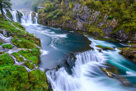 Fototapeta Wodospad Strbacki Buk na rzece Una w Bośni i Hercegowinie