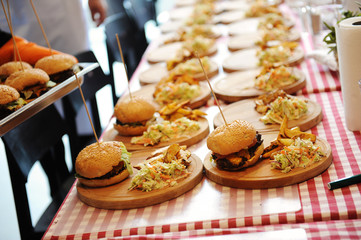 many burgers with potoes free