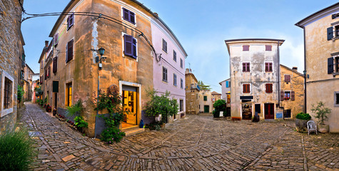 Cobbled square of Groznjan village panorama - obrazy, fototapety, plakaty