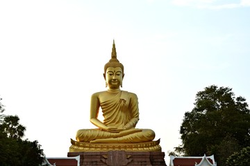 Obraz premium Golden Buddha stands for Buddhist worship . As anchor mind